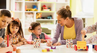 Choosing the Right Early Childhood Education Training Course: A Key to Unlocking Your Caree